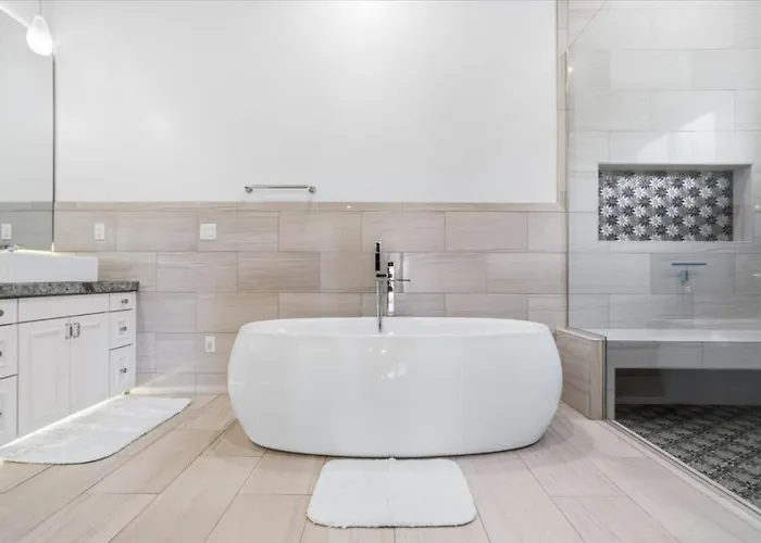 Villa Luxury Cardinal Retreat - Pool, Spa, Bbq, Garage Lake Havasu City
