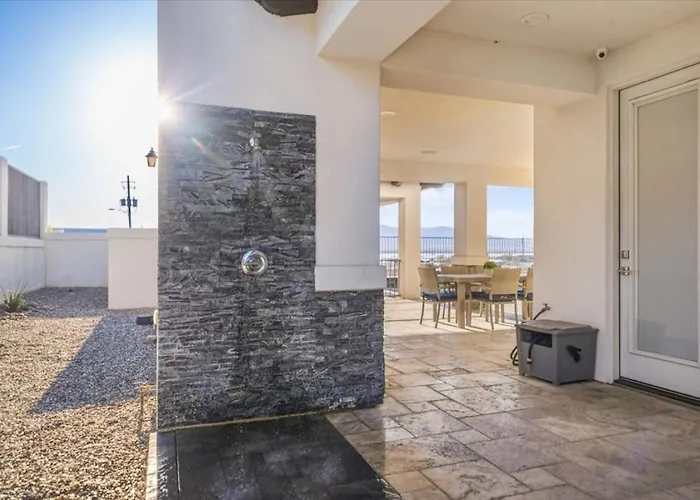 Villa Luxury Cardinal Retreat - Pool, Spa, Bbq, Garage