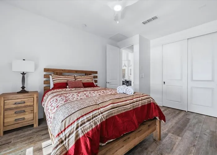 Luxury Cardinal Retreat - Pool, Spa, Bbq, Garage