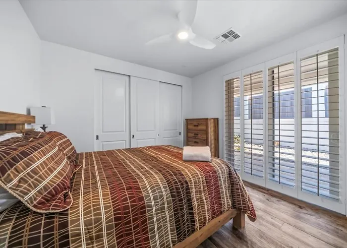 Luxury Cardinal Retreat - Pool, Spa, Bbq, Garage Villa Lake Havasu City