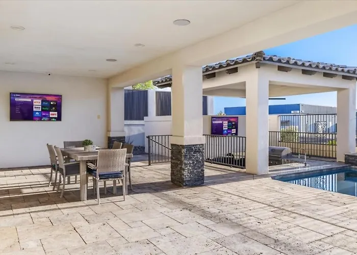 Villa Luxury Cardinal Retreat - Pool, Spa, Bbq, Garage *