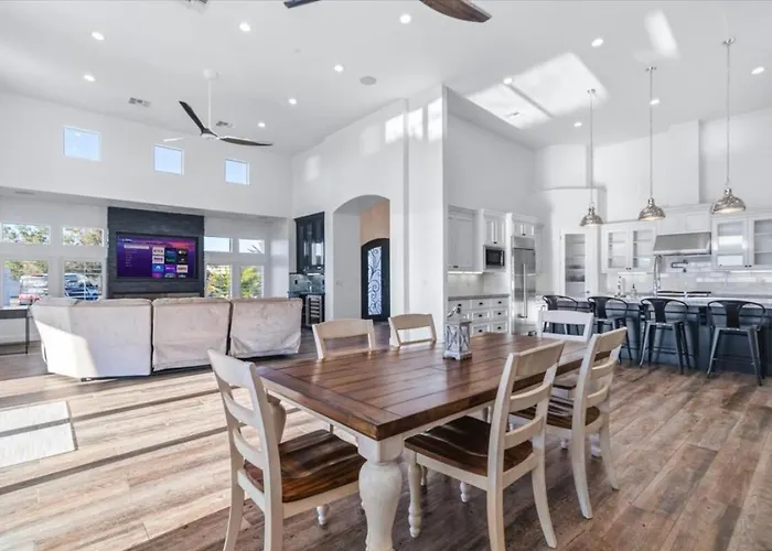 Luxury Cardinal Retreat - Pool, Spa, Bbq, Garage Lake Havasu City