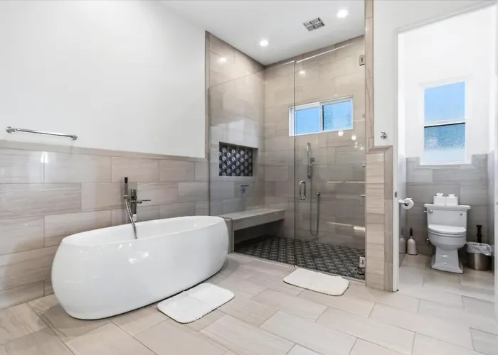 Luxury Cardinal Retreat - Pool, Spa, Bbq, Garage Villa Lake Havasu City