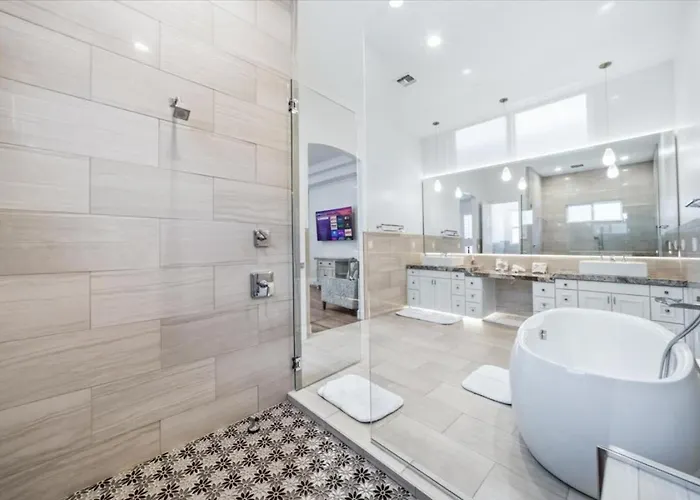 Luxury Cardinal Retreat - Pool, Spa, Bbq, Garage Lake Havasu City
