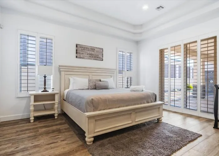 Villa Luxury Cardinal Retreat - Pool, Spa, Bbq, Garage Lake Havasu City