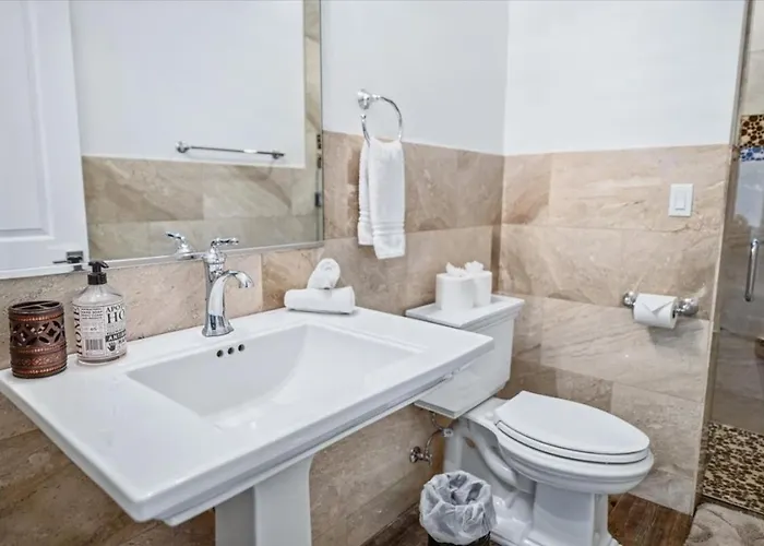 Villa Luxury Cardinal Retreat - Pool, Spa, Bbq, Garage *