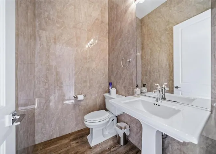 Luxury Cardinal Retreat - Pool, Spa, Bbq, Garage Villa