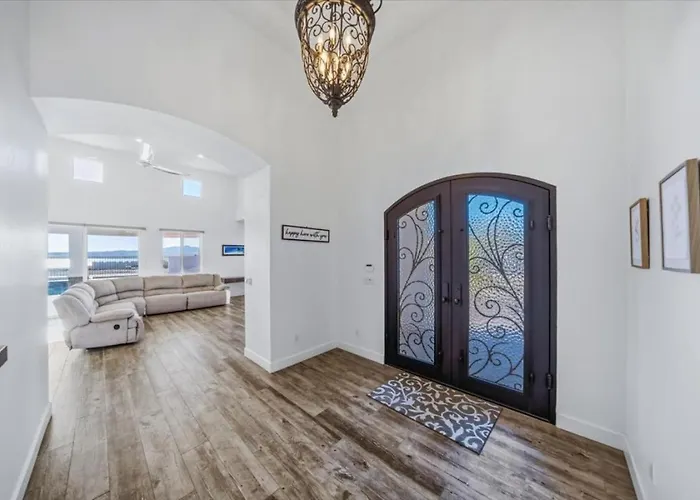 Villa Luxury Cardinal Retreat - Pool, Spa, Bbq, Garage Lake Havasu City